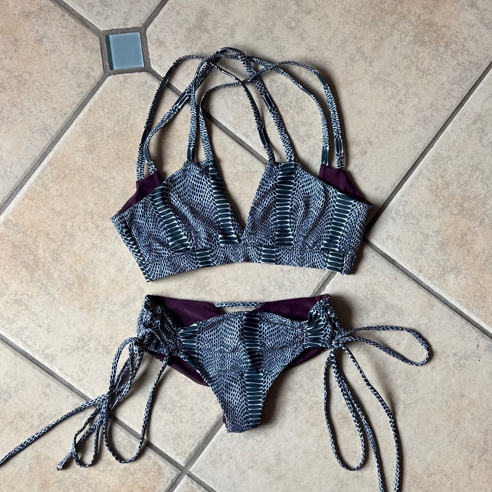 Trendy Black and White Patterned Bikini